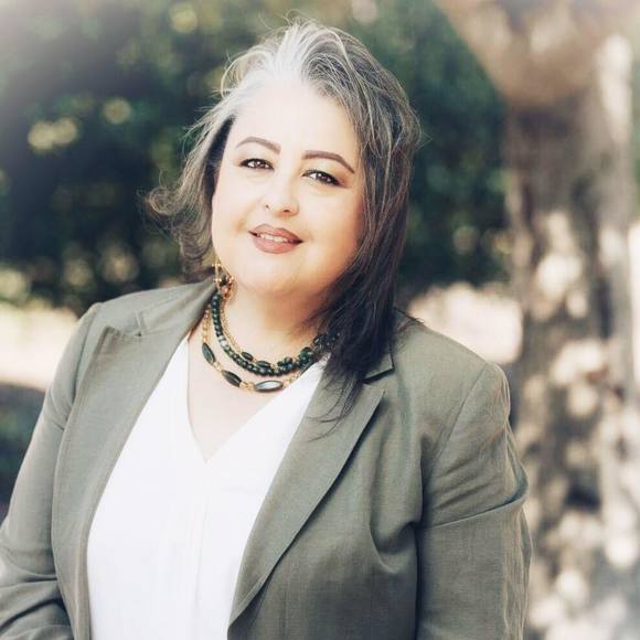 Meet your Posher, Cristina - Picture 1 of 1